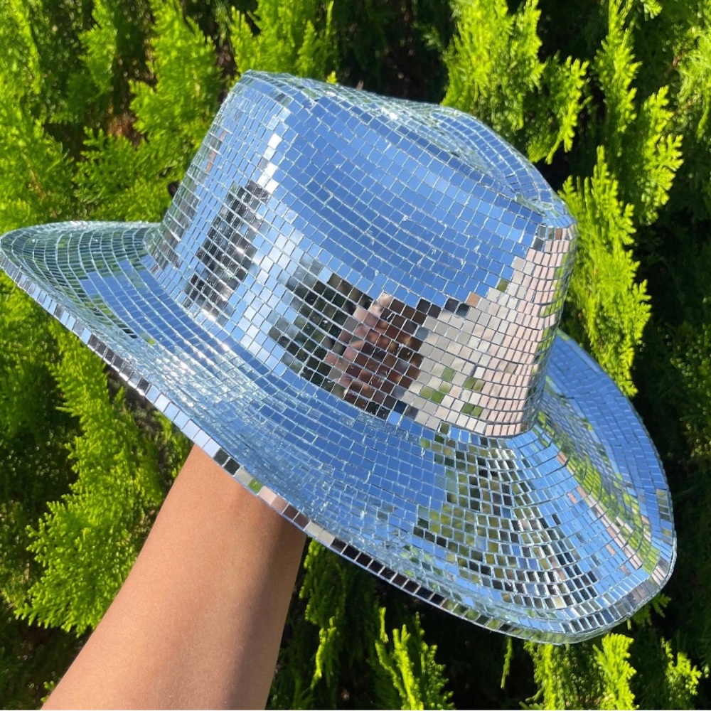 Disco, cowboy hat